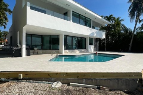 House in North Bay Village, Florida 5 bedrooms № 1731346 - photo 28