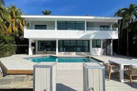 House in North Bay Village, Florida 5 bedrooms № 1731346 - photo 26