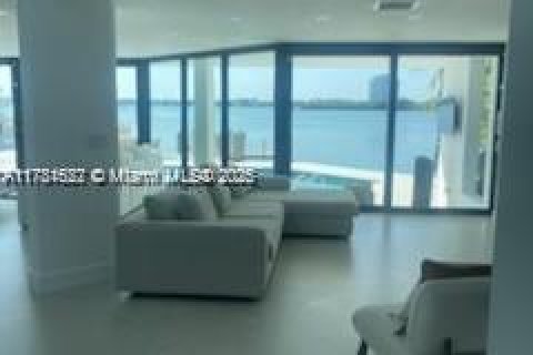 House in North Bay Village, Florida 5 bedrooms № 1731346 - photo 6