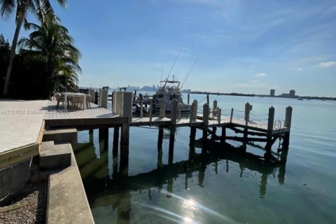 House in North Bay Village, Florida 5 bedrooms № 1731346 - photo 27