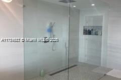 House in North Bay Village, Florida 5 bedrooms № 1731346 - photo 14