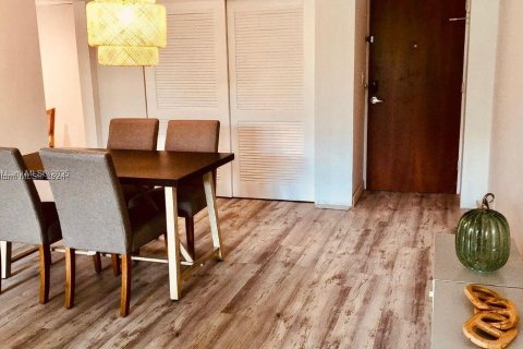 Condominio en venta en Hollywood, Florida, 1 dormitorio, 84.08 m2 № 1927342 - foto 11