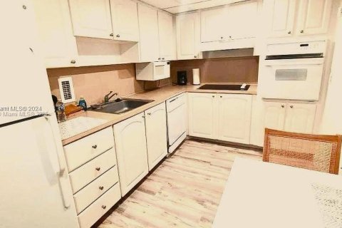 Condominio en venta en Hollywood, Florida, 1 dormitorio, 84.08 m2 № 1927342 - foto 10