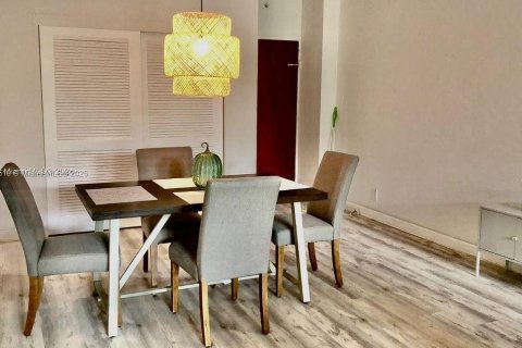 Condominio en venta en Hollywood, Florida, 1 dormitorio, 84.08 m2 № 1927342 - foto 4