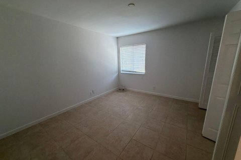 Apartamento en alquiler en West Palm Beach, Florida, 1 dormitorio, 1519.7 m2 № 2086278 - foto 10