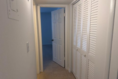 Apartamento en alquiler en West Palm Beach, Florida, 1 dormitorio, 1519.7 m2 № 2086278 - foto 9
