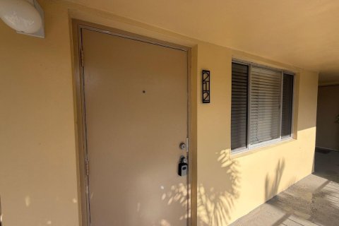 Apartamento en alquiler en West Palm Beach, Florida, 1 dormitorio, 1519.7 m2 № 2086278 - foto 3