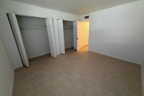 Apartamento en alquiler en West Palm Beach, Florida, 1 dormitorio, 1519.7 m2 № 2086278 - foto 11