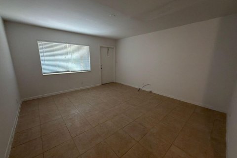 Apartamento en alquiler en West Palm Beach, Florida, 1 dormitorio, 1519.7 m2 № 2086278 - foto 6
