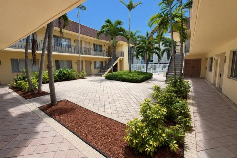 Apartamento en alquiler en West Palm Beach, Florida, 1 dormitorio, 1519.7 m2 № 2086278 - foto 2