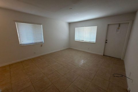 Apartamento en alquiler en West Palm Beach, Florida, 1 dormitorio, 1519.7 m2 № 2086278 - foto 5