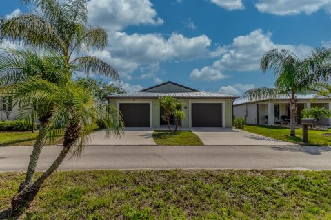Villa ou maison à vendre à Port St. Lucie, Floride: 2 chambres, 151.15 m2 № 2191221 - photo 3