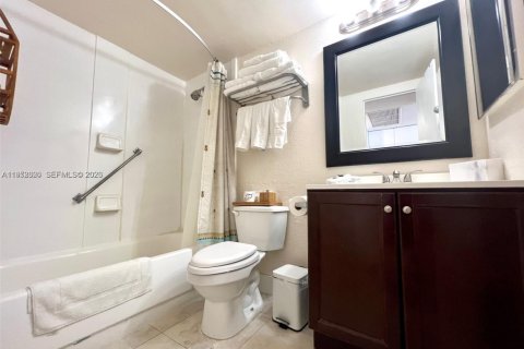 Купить кондоминиум в Санни-Айлс-Бич, Флорида 33.44м2, № 2008601 - фото 26