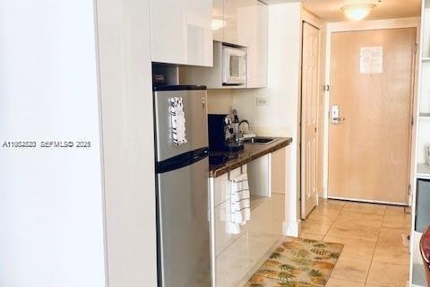 Купить кондоминиум в Санни-Айлс-Бич, Флорида 33.44м2, № 2008601 - фото 3