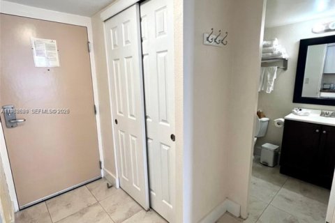 Купить кондоминиум в Санни-Айлс-Бич, Флорида 33.44м2, № 2008601 - фото 22