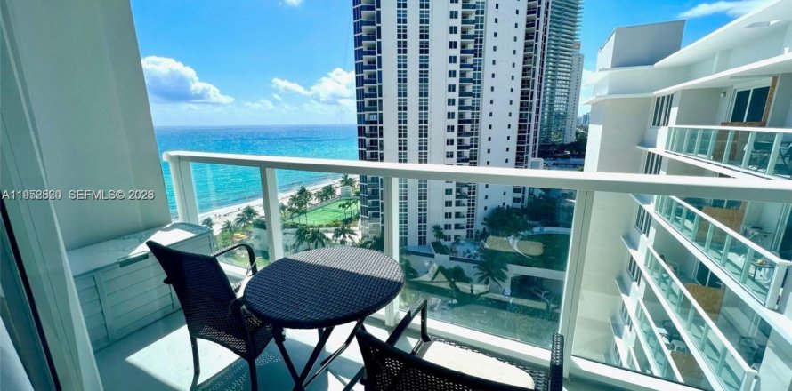 Студия в кондо в Санни-Айлс-Бич, Флорида № 2008601