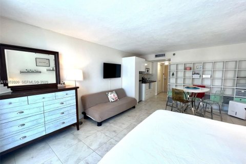 Купить кондоминиум в Санни-Айлс-Бич, Флорида 33.44м2, № 2008601 - фото 15