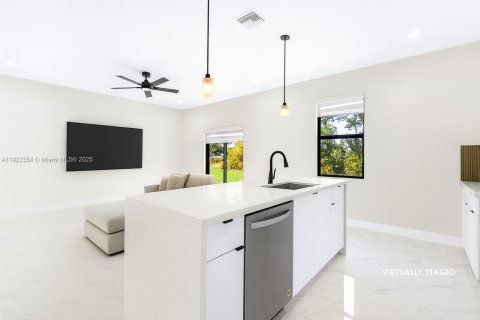 Casa en venta en Lehigh Acres, Florida, 3 dormitorios, 126.16 m2 № 1976293 - foto 5