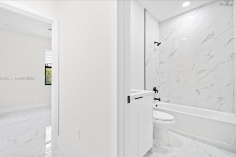 Casa en venta en Lehigh Acres, Florida, 3 dormitorios, 126.16 m2 № 1976293 - foto 13