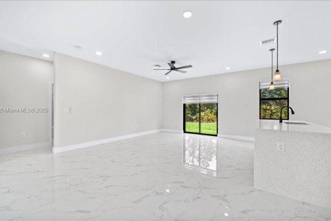 Casa en venta en Lehigh Acres, Florida, 3 dormitorios, 126.16 m2 № 1976293 - foto 10