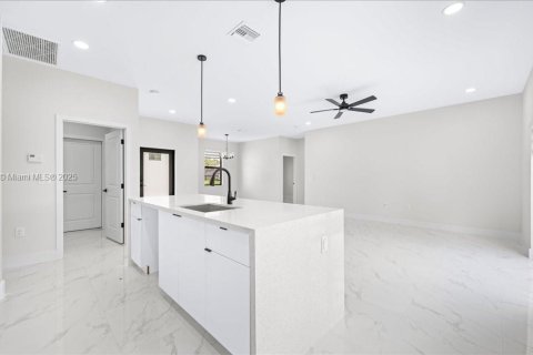 Casa en venta en Lehigh Acres, Florida, 3 dormitorios, 126.16 m2 № 1976293 - foto 8