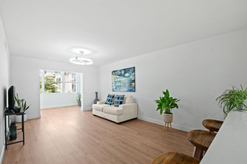 Купить кондоминиум в Бойнтон-Бич, Флорида 3 комнаты, 81.2м2, № 2084187 - фото 11