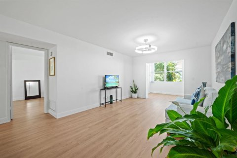 Купить кондоминиум в Бойнтон-Бич, Флорида 3 комнаты, 81.2м2, № 2084187 - фото 12