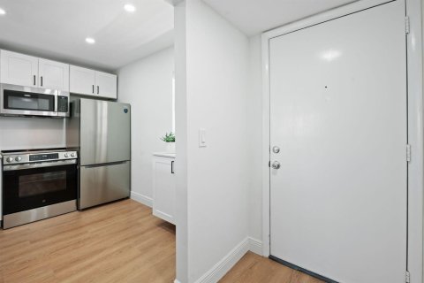 Купить кондоминиум в Бойнтон-Бич, Флорида 3 комнаты, 81.2м2, № 2084187 - фото 10