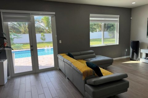 Casa en venta en Homestead, Florida, 3 dormitorios, 154.5 m2 № 1982341 - foto 10