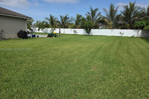 Casa en venta en Homestead, Florida, 3 dormitorios, 154.5 m2 № 1982341 - foto 2