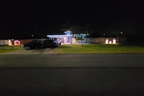 Casa en venta en Homestead, Florida, 3 dormitorios, 154.5 m2 № 1982341 - foto 1