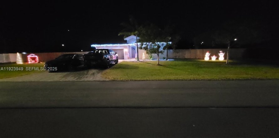 Casa en Homestead, Florida 3 dormitorios, 154.5 m2 № 1982341