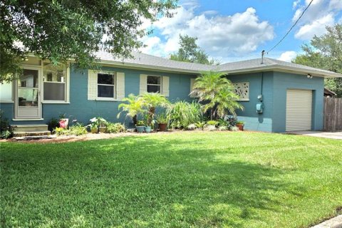 House in Winter Haven, Florida 3 bedrooms, 144.18 sq.m. № 2354743