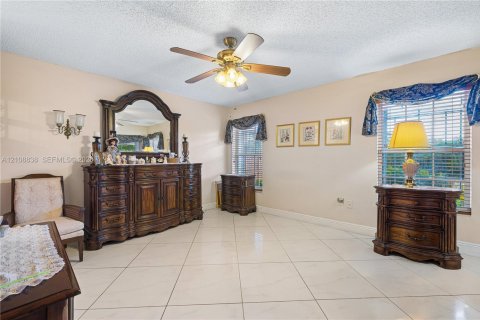 Villa ou maison à vendre à Miami, Floride: 3 chambres, 154.59 m2 № 2426240 - photo 23