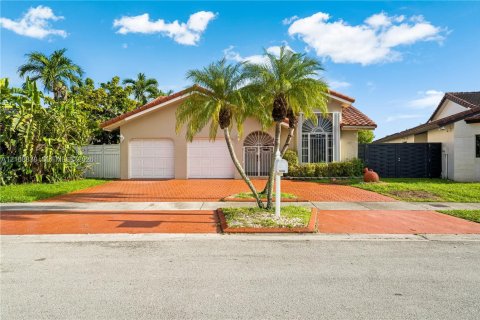 Villa ou maison à vendre à Miami, Floride: 3 chambres, 154.59 m2 № 2426240 - photo 2