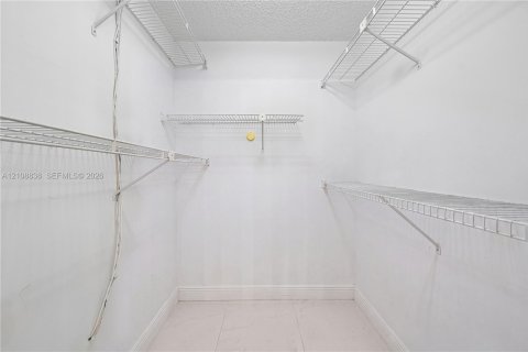 Villa ou maison à vendre à Miami, Floride: 3 chambres, 154.59 m2 № 2426240 - photo 27