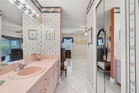 Villa ou maison à vendre à Miami, Floride: 3 chambres, 154.59 m2 № 2426240 - photo 28