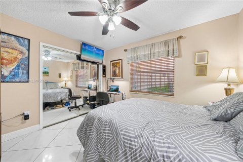 Villa ou maison à vendre à Miami, Floride: 3 chambres, 154.59 m2 № 2426240 - photo 29