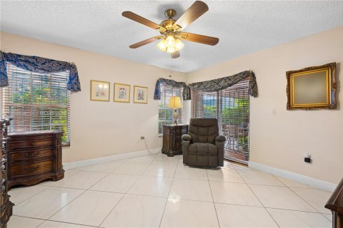 Villa ou maison à vendre à Miami, Floride: 3 chambres, 154.59 m2 № 2426240 - photo 24