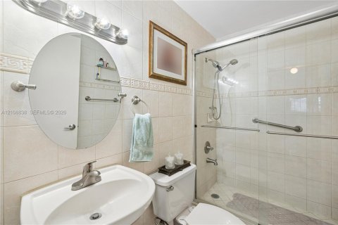 Villa ou maison à vendre à Miami, Floride: 3 chambres, 154.59 m2 № 2426240 - photo 21