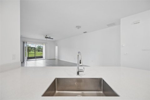 House in Davenport, Florida 3 bedrooms, 163.51 sq.m. № 2206639 - photo 8
