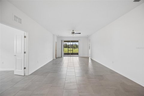 House in Davenport, Florida 3 bedrooms, 163.51 sq.m. № 2206639 - photo 10