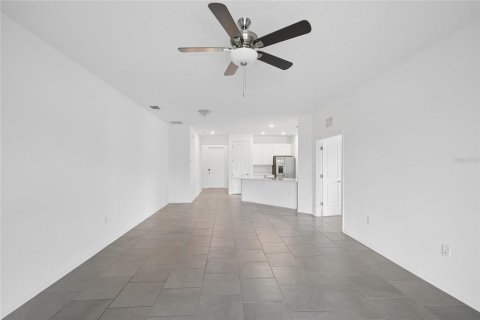 House in Davenport, Florida 3 bedrooms, 163.51 sq.m. № 2206639 - photo 9