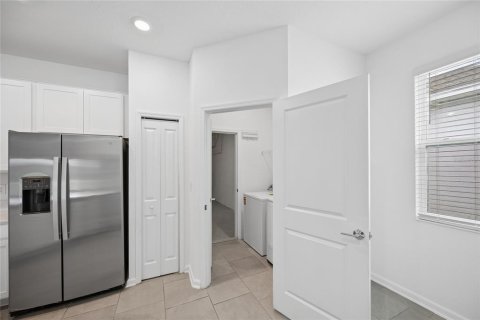 House in Davenport, Florida 3 bedrooms, 163.51 sq.m. № 2206639 - photo 5