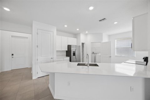 House in Davenport, Florida 3 bedrooms, 163.51 sq.m. № 2206639 - photo 7