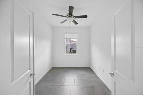 House in Davenport, Florida 3 bedrooms, 163.51 sq.m. № 2206639 - photo 12