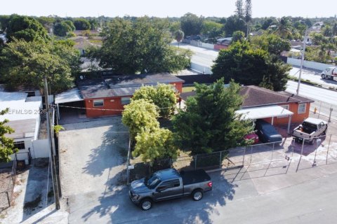 Купить коммерческую недвижимость в Майами, Флорида 231.88м2, № 2020984 - фото 4