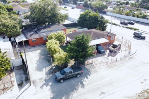 Купить коммерческую недвижимость в Майами, Флорида 231.88м2, № 2020984 - фото 3