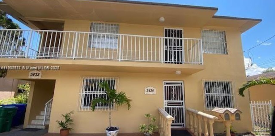 House in Miami, Florida 3 bedrooms, 306.58 sq.m. № 1963922