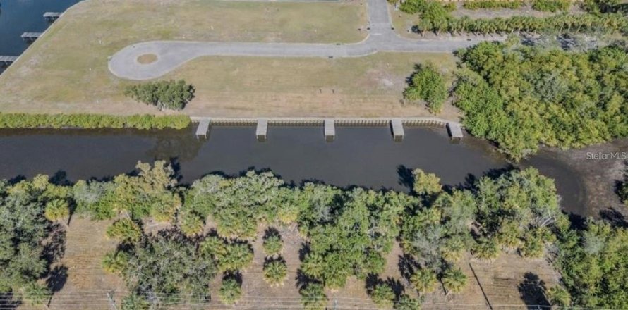 Land in Tarpon Springs, Florida № 1805185